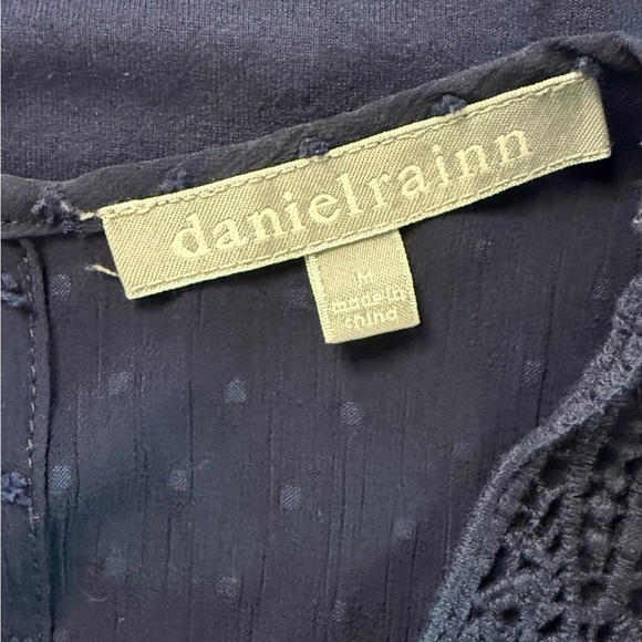 Daniel Rainn Ranella Navy Crochet Front Keyhole Sleeveless Knit Top Size M - Picture 8 of 9